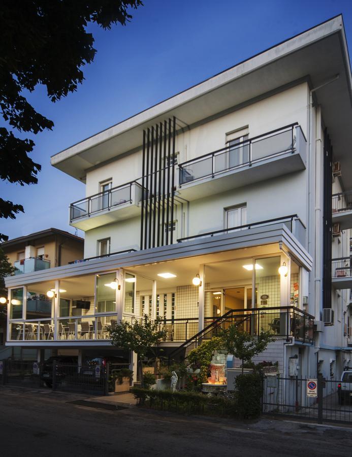 Hotel Latini Rimini Exterior foto